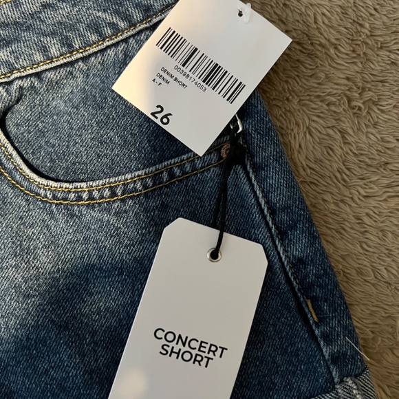 F21 Festival Shorts, NWT! Size 26 - Picture 2 of 2